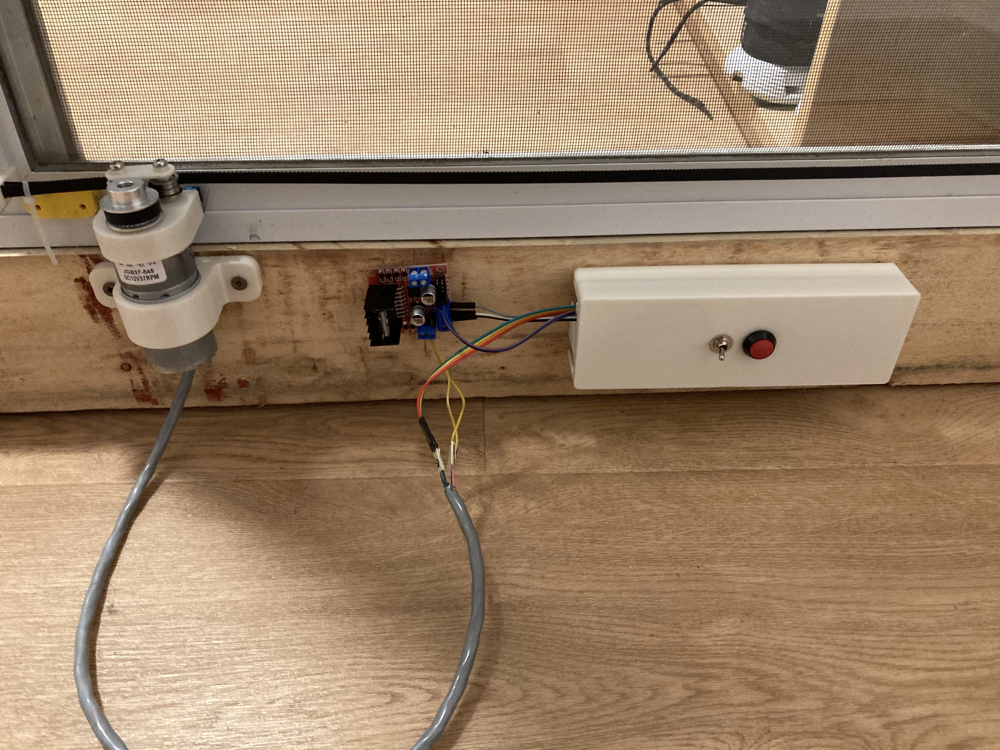 Automatic window prototype installed on a sliding window